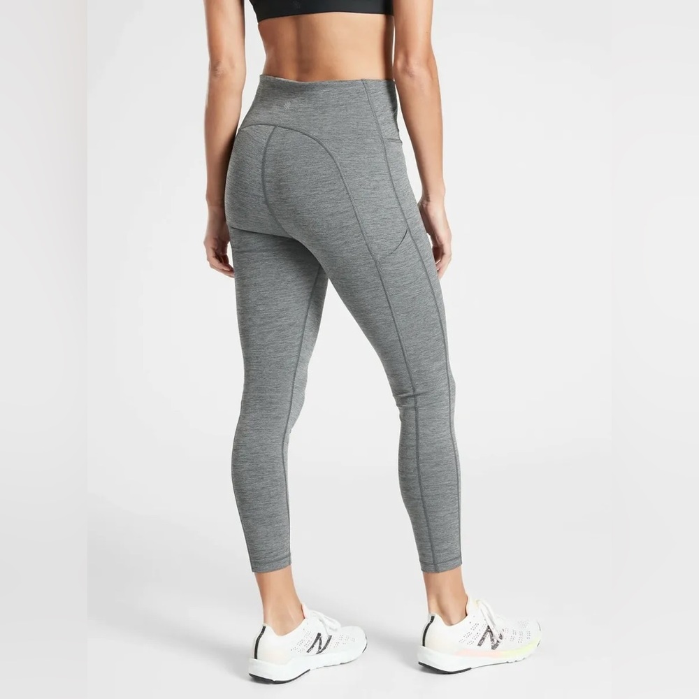 Athleta Salutation Stash Pocket 7/8 tight